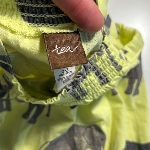 Tea Collection Baby Yellow Elephant Print Romper Size 0-3 Months - Picture 2 of 8